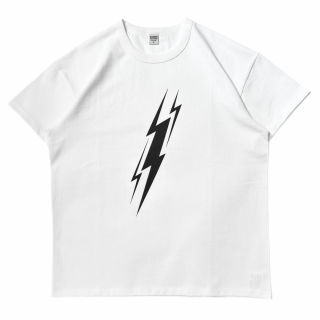 <img class='new_mark_img1' src='https://img.shop-pro.jp/img/new/icons1.gif' style='border:none;display:inline;margin:0px;padding:0px;width:auto;' />BARNS OUTFITTERS<br>Pigment Dye<br>G.O.A.T S/S Tee LIGHTNING<br>White