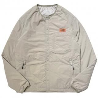 <img class='new_mark_img1' src='https://img.shop-pro.jp/img/new/icons1.gif' style='border:none;display:inline;margin:0px;padding:0px;width:auto;' />UNIVERSAL OVERALL<br>INSULATION JACKET Beige