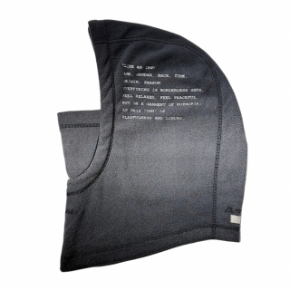 <img class='new_mark_img1' src='https://img.shop-pro.jp/img/new/icons47.gif' style='border:none;display:inline;margin:0px;padding:0px;width:auto;' />INNAT x WILD THINGS<br>PIGMENT PRINT WASH<br>POLARTEC STORM HOODIE<br>Black