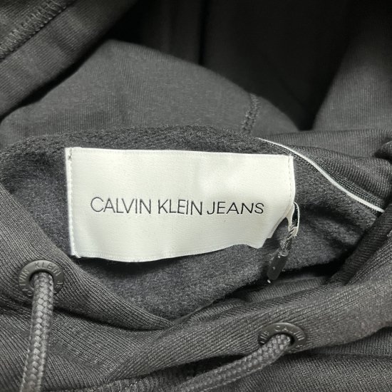 人気商品‼︎【新品】Calvin Klein Jeans パーカー 並行輸入品