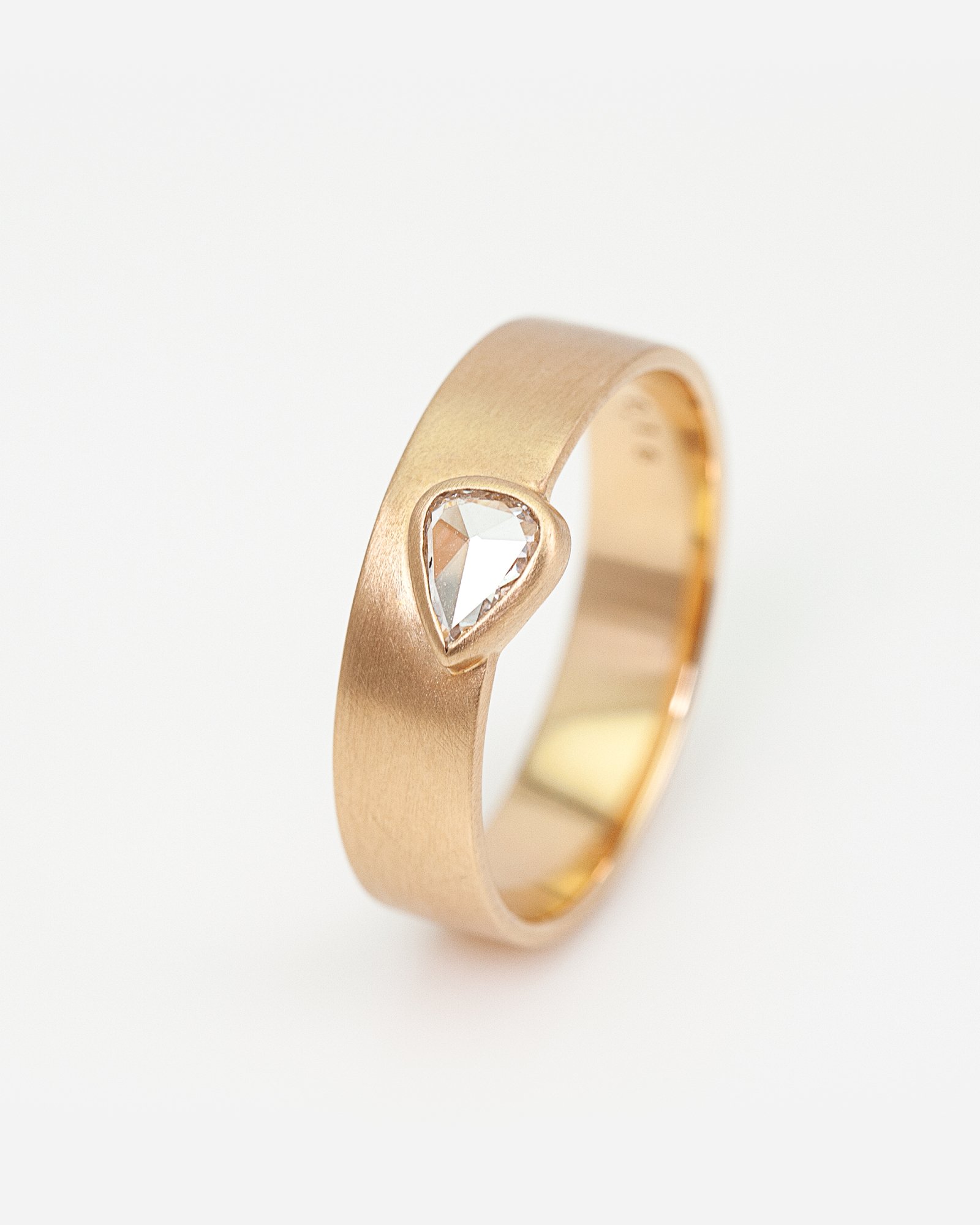 K18 Sunrise Ring / Pair Shape Diamond