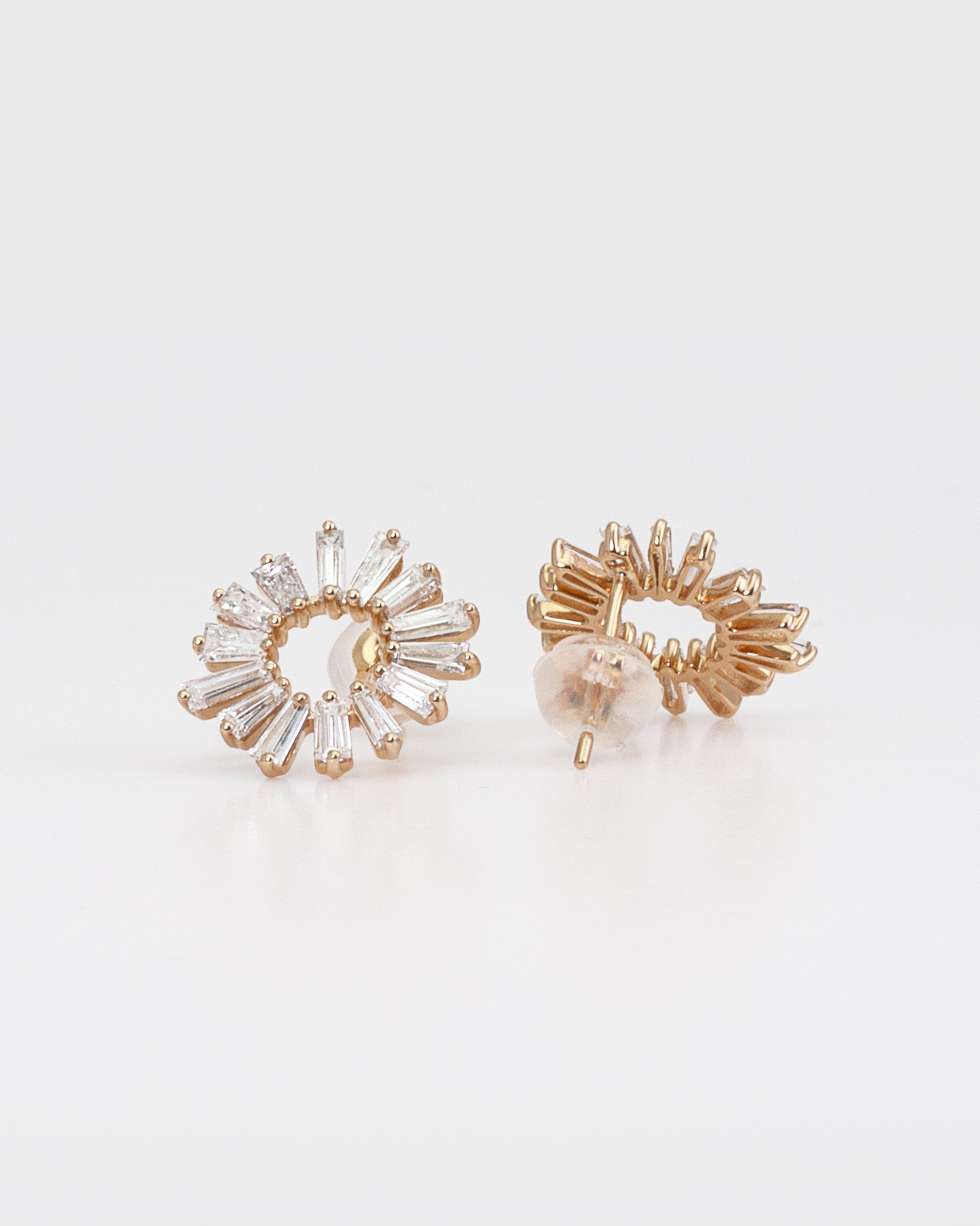 K18 Taper Cut Diamond Stud Earrings / Spark - Altgraph