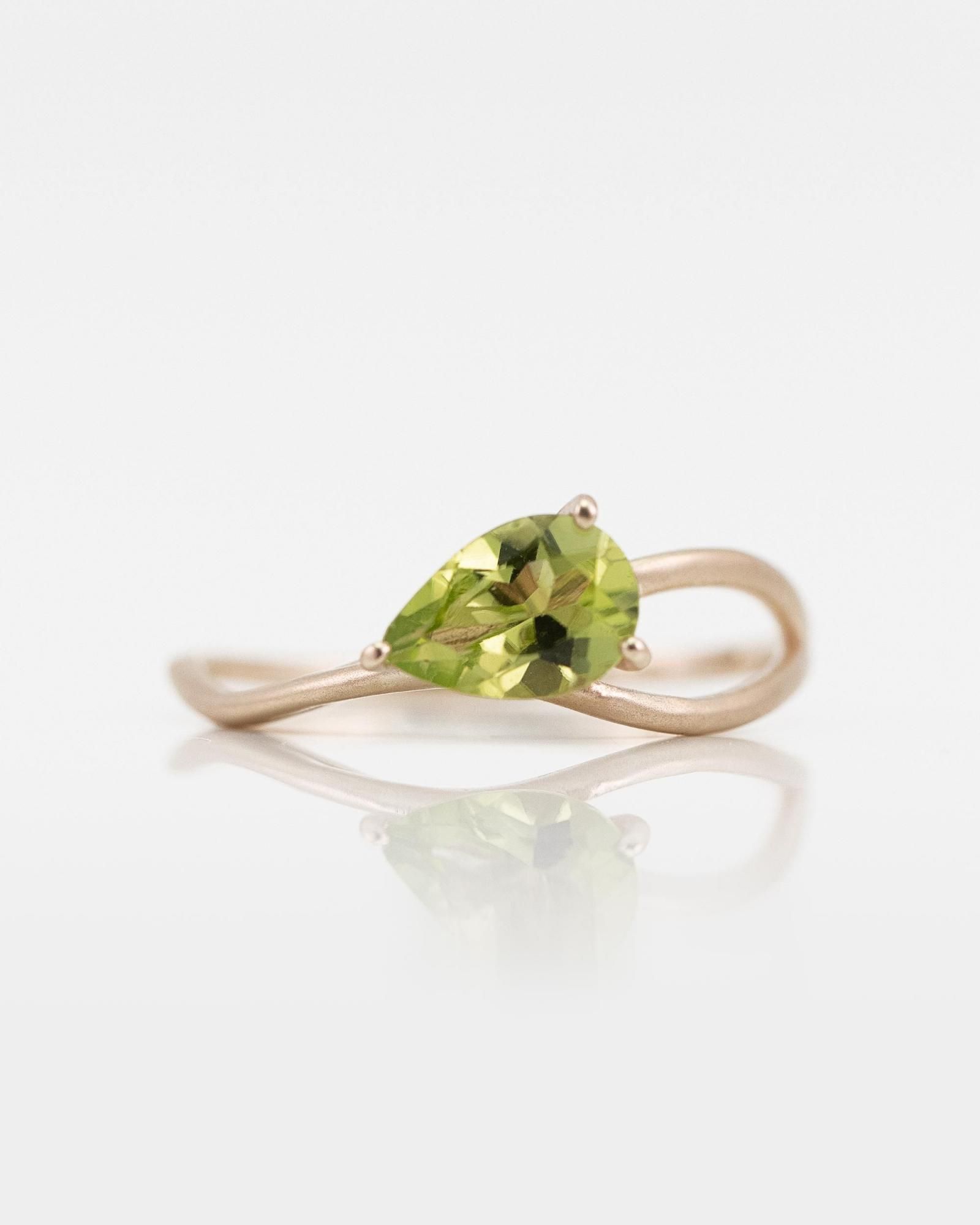 K10 Breeze Ring / Peridot - Altgraph