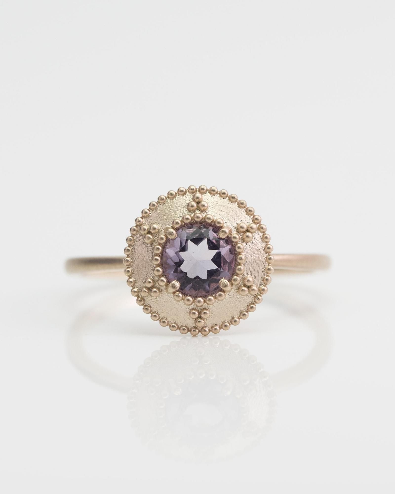 K10 Solitaire Grain Ring / Pink Amethyst