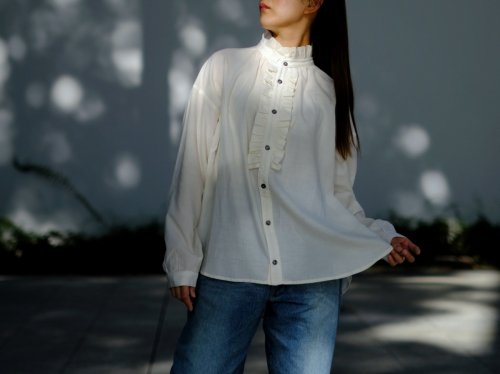 <br />Honnete<br />
<br />Pleated Collared Gather Shirt <br />

