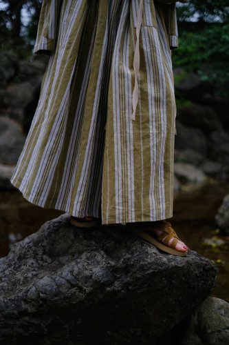 <br />Whiteread<br />
<br />Vintage Linen Back Gather Skirt<br />