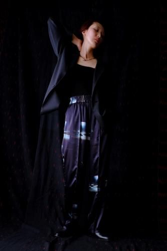 <br />semoh<br />
<br />Graphic Pin Tuck Trousers Jimi Franklin<br />