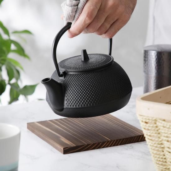 南部鉄器 鉄瓶 鉄急須 5型 新 アラレ 650ml 岩鋳 | 名入れおまけ付き