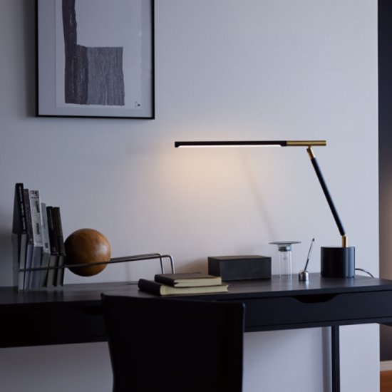 デスク 書斎 | 高級感あるシックなデスクランプ LED 内蔵 - trocco  低価格・高品質・選べるオーダーカーテン。老舗50年のカーテンメーカーが運営するショップ。