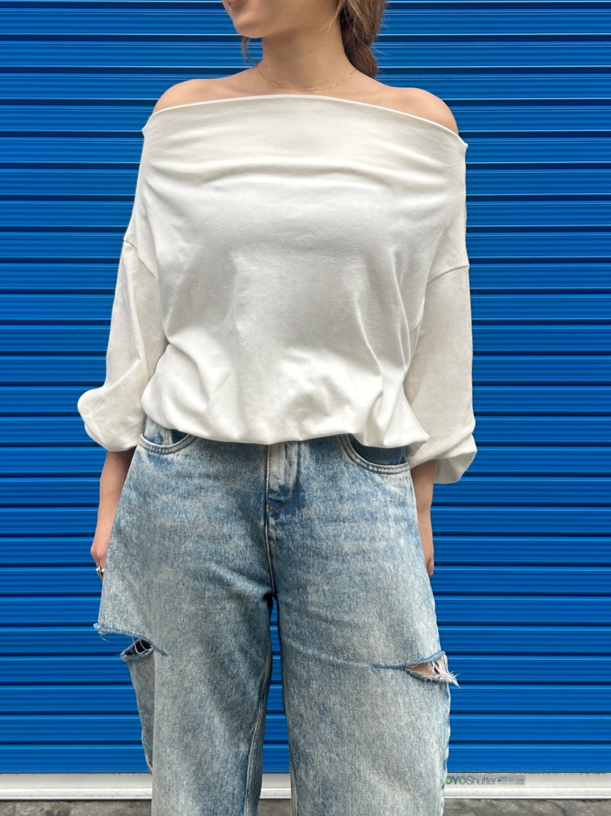 Balloon off shoulder tops<img class='new_mark_img2' src='https://img.shop-pro.jp/img/new/icons8.gif' style='border:none;display:inline;margin:0px;padding:0px;width:auto;' />