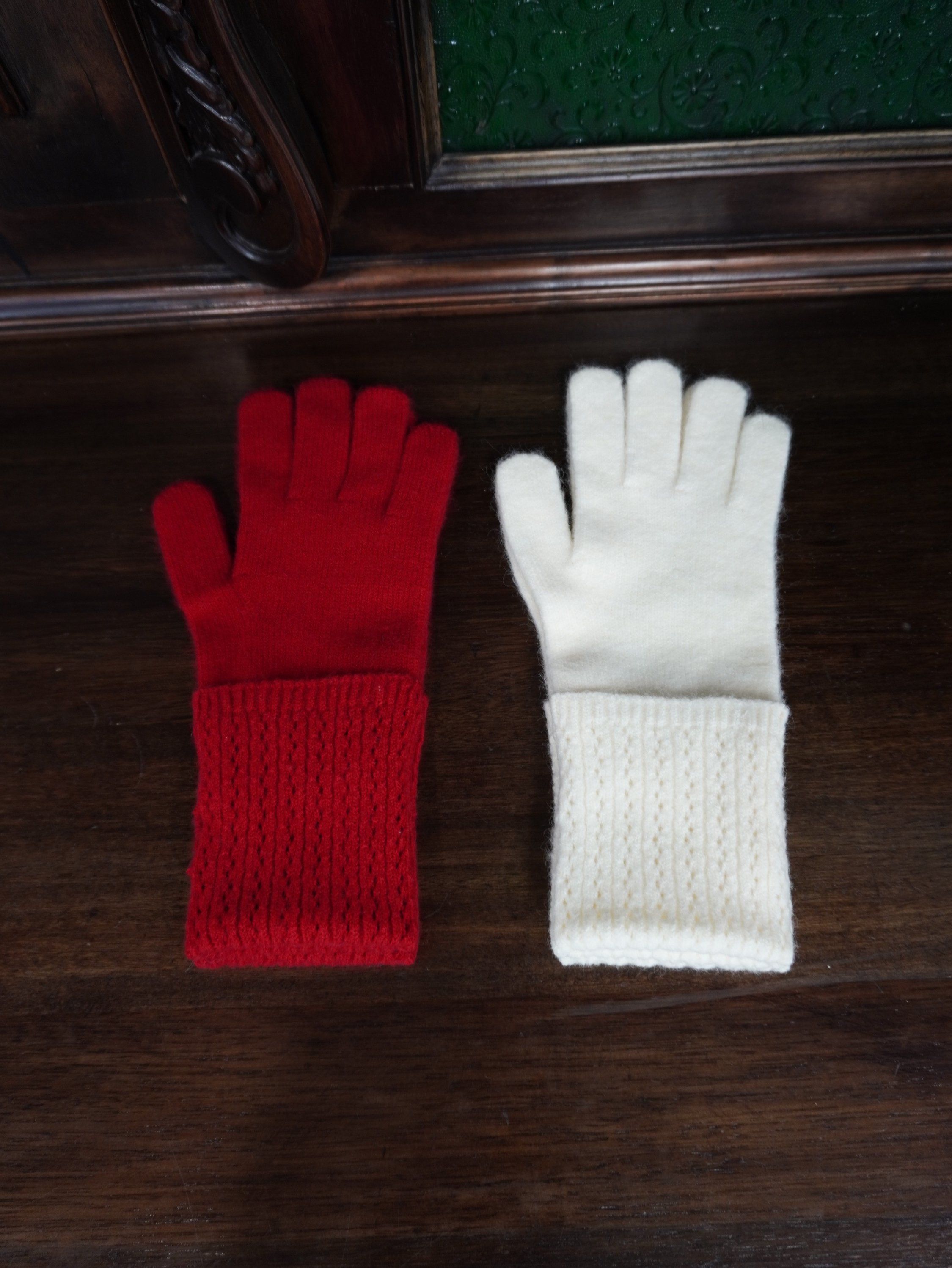 KNIT GLOVE<img class='new_mark_img2' src='https://img.shop-pro.jp/img/new/icons8.gif' style='border:none;display:inline;margin:0px;padding:0px;width:auto;' />