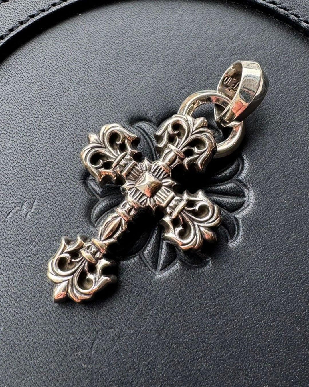 CHROME HEARTS｜SLV FILIGREE CROSS XSM / ATTACHED BALE｜925