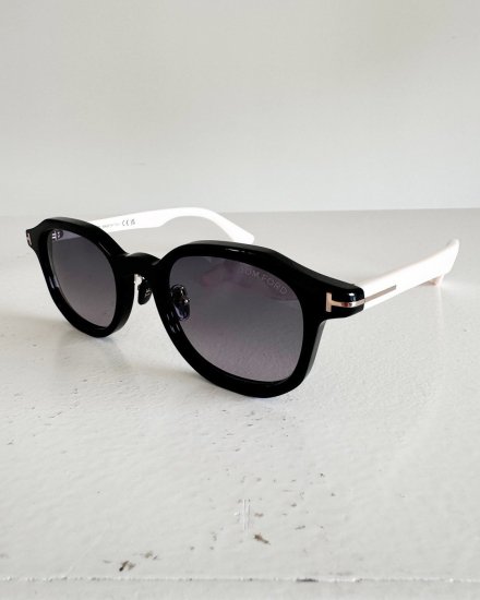 100ܸۡڥ쥯ȥå׸TOM FORDSUNGLASSESBLACK&WHITE/SMOKE GREY2024ղ