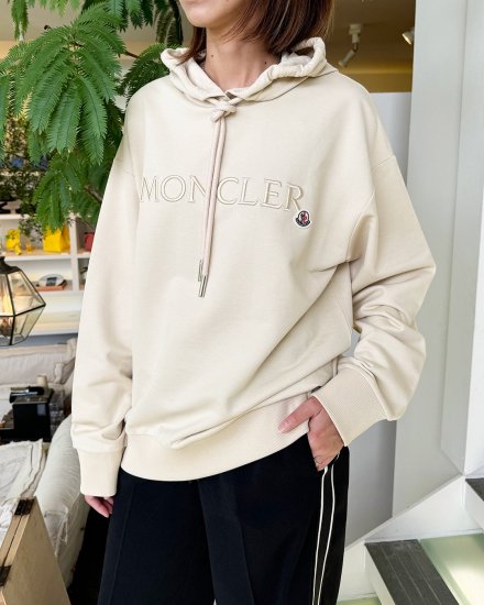 MONCLER FEMMEHOODIEBEIGE2024