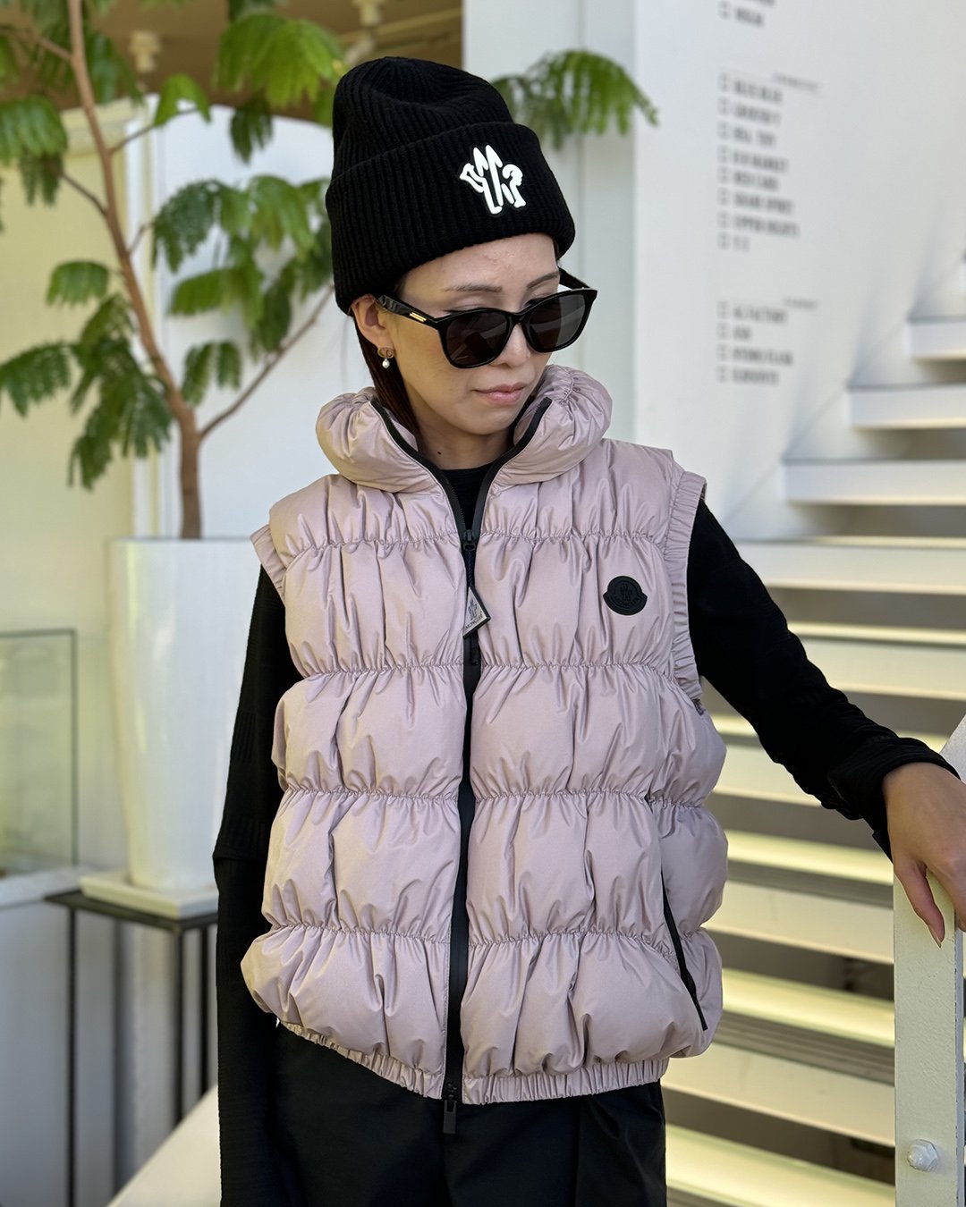 MONCLER FEMMEAPRIATE VESTBEIGE2024