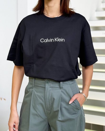 CALVIN KLEIN JEANSSS RLXD STANDARD LOGO CREWNECK TEEBLACK2024