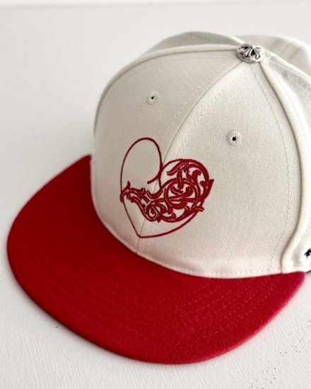 CHROME HEARTSHAT FITTED WOOL ACRYLIC SERIE - VINE HEART IVORY / RED2024