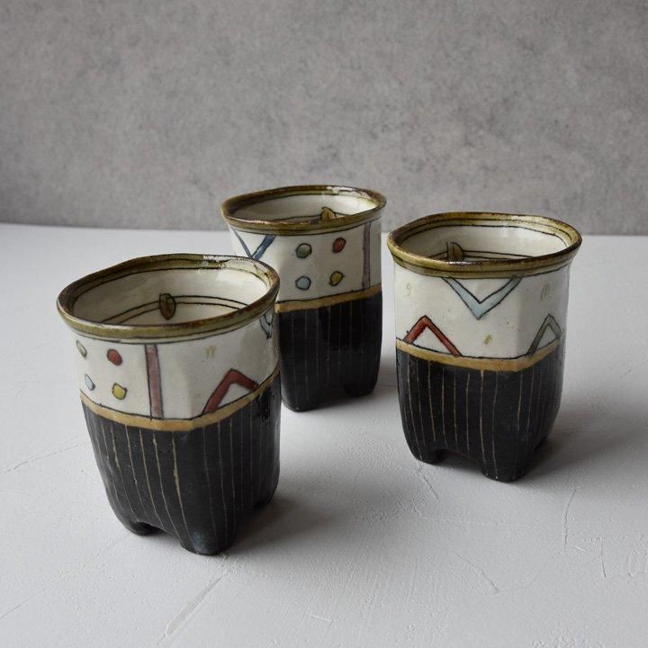 加藤淳四つ足カップ（色三角） - 暮らすうつわ とうもん