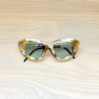 P16-53-17-DROblue(sunglasses) KUBORAUM