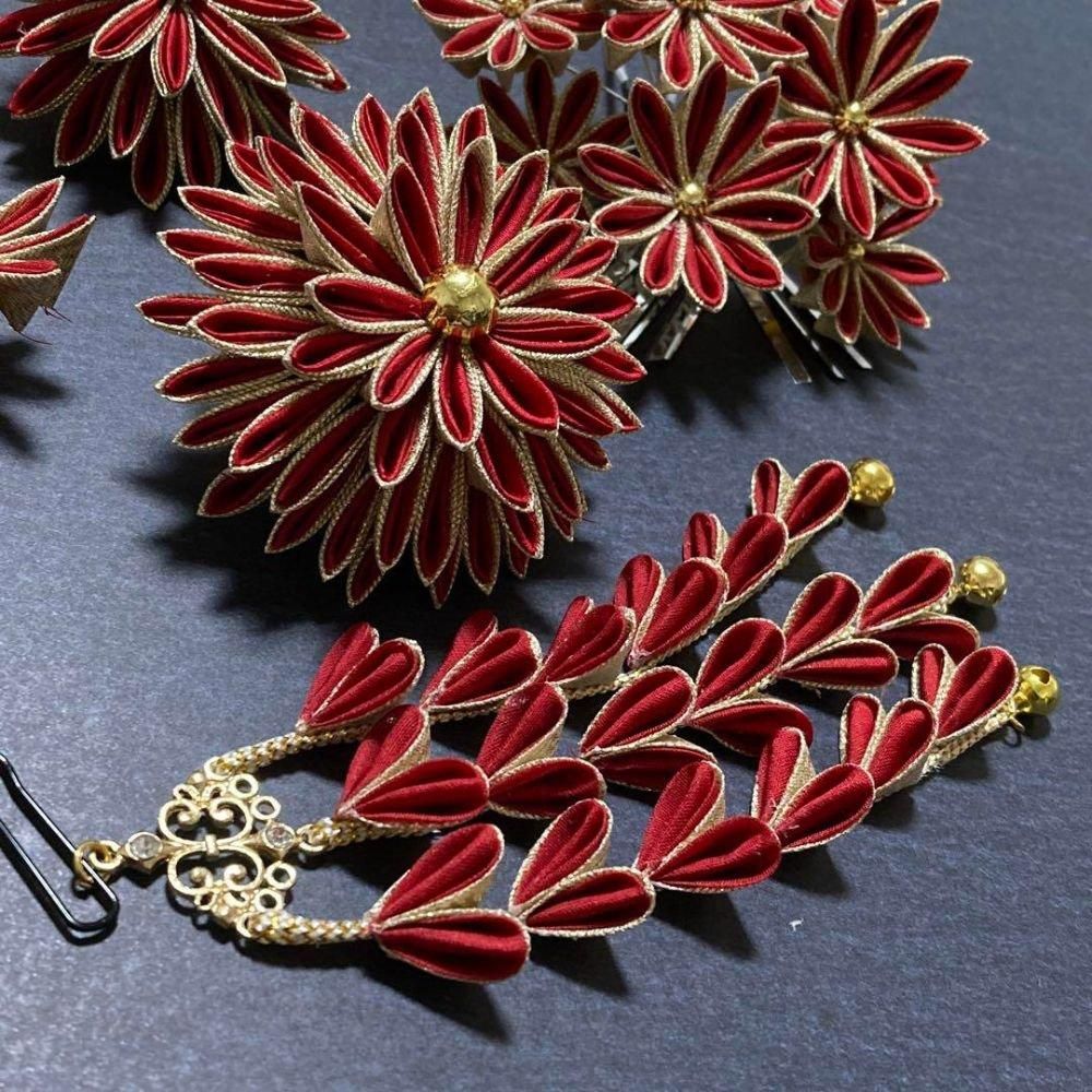 髪飾り　「紅の煌めき」　和ロリ　成人式　卒業式　つまみ細工　ビーズ 髪飾り 「紅の煌めき」 和ロリ 成人式 卒業式 つまみ細工 ビーズ