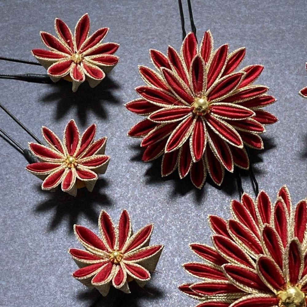 髪飾り　「紅の煌めき」　和ロリ　成人式　卒業式　つまみ細工　ビーズ 髪飾り 「紅の煌めき」 和ロリ 成人式 卒業式 つまみ細工 ビーズ