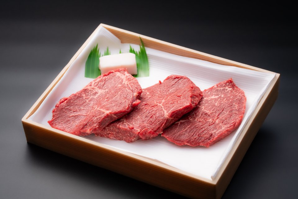【贈答用】飯村牛赤身ステーキ(3枚)