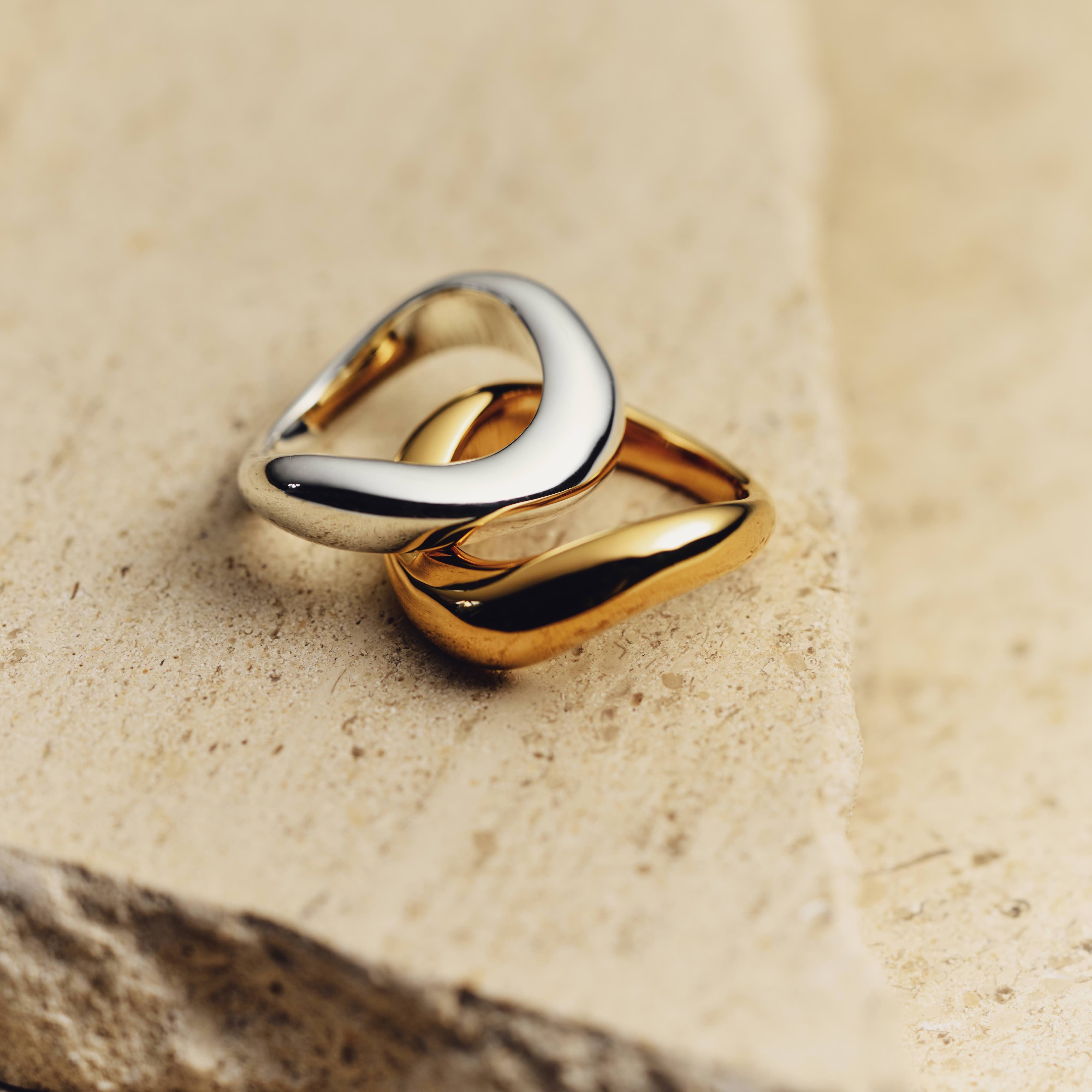 Mellow Wave Ring<img class='new_mark_img2' src='https://img.shop-pro.jp/img/new/icons8.gif' style='border:none;display:inline;margin:0px;padding:0px;width:auto;' />