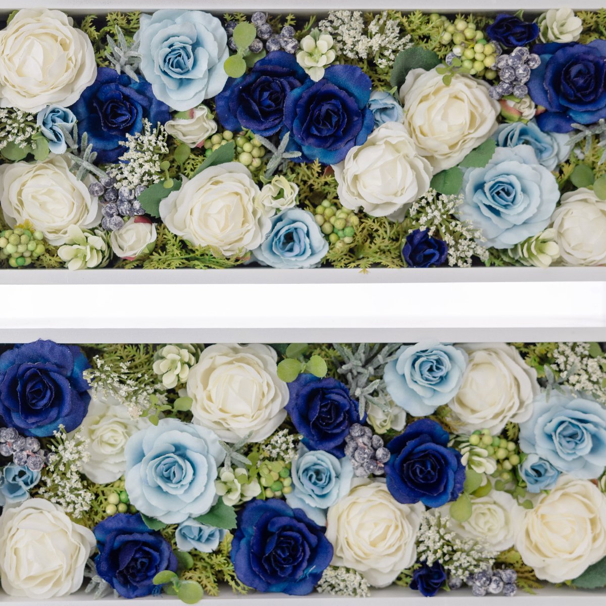 青いバラの花で十字架をデザインしたモダンで可愛いペット仏壇　AzureCrossアジュールクロス　フラワーアレンジメント部分のクローズアップ画像3