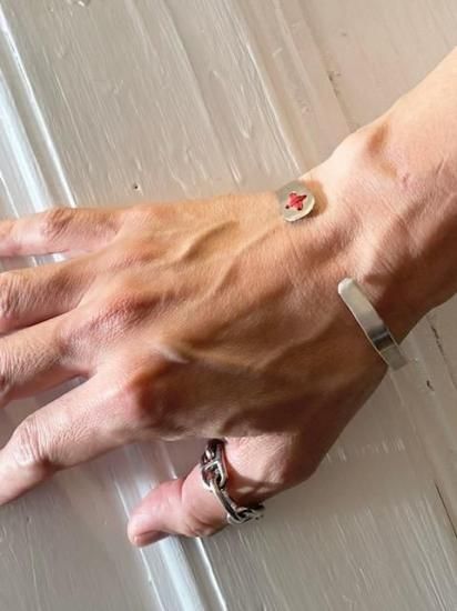 エムエークロス　ブレスレット m.a＋ (エムエークロス) Stitched Cross Silver Bangle (AB11)
