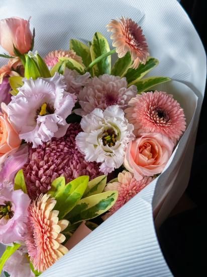 ピンク系華やかな花束 - めずらしいおしゃれな花なら福岡の花屋