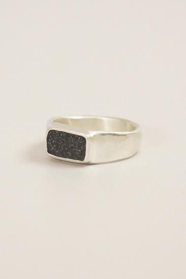 fragrance ring / square (black)