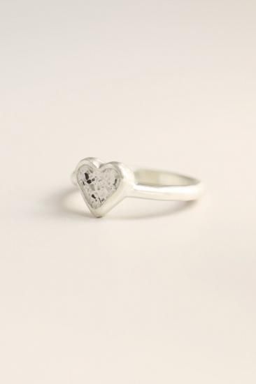 fragrance ring / tiny heart 
