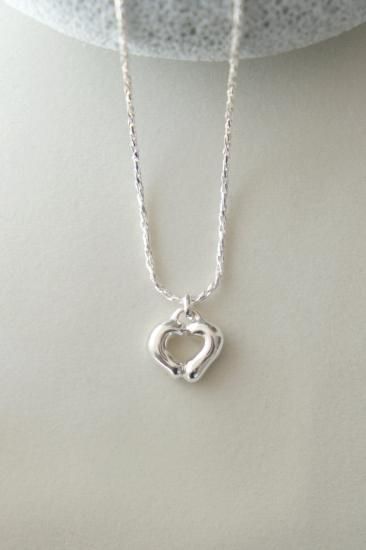 plump heart necklace / silver