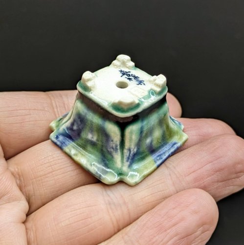 GLAZED SQUARE POT 02