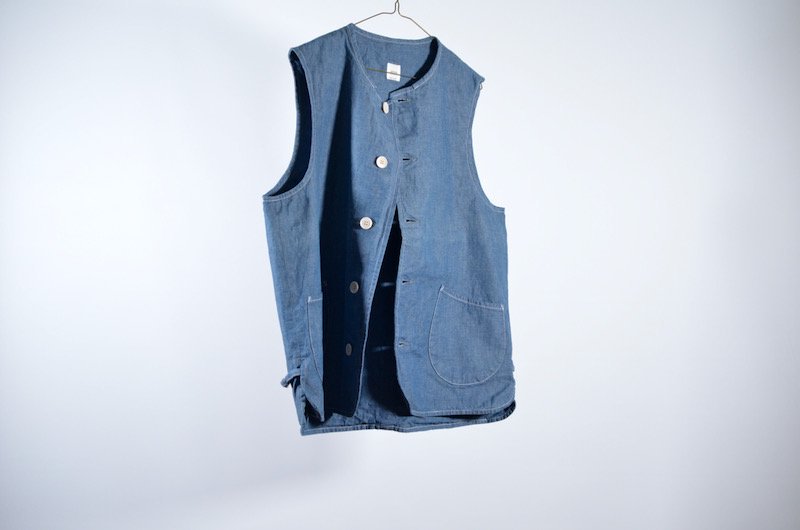  CHAMBRAY VEST