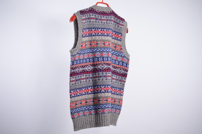 {$history[num].s_expl}> JAMIESON'SFAIR ISLE SWEATER V-NECK VEST