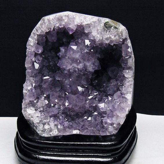 1.5Kg アメジスト クラスター ウルグアイ産 アメジスト 原石 amethyst 台座付属 花型 一点物 182-7132 -  天然石・パワーストーンの東昇