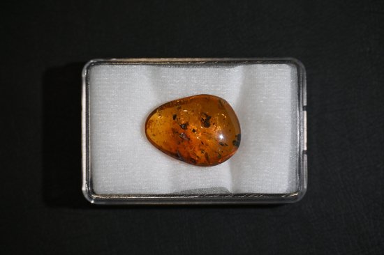 ҥ᥿˥СޥBurmite amber