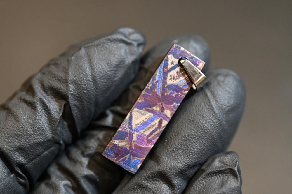 アルタイ隕石 905g アルタイ隕石 発見地:中国 2.41ct[240125689]13.9x9.9mm前後