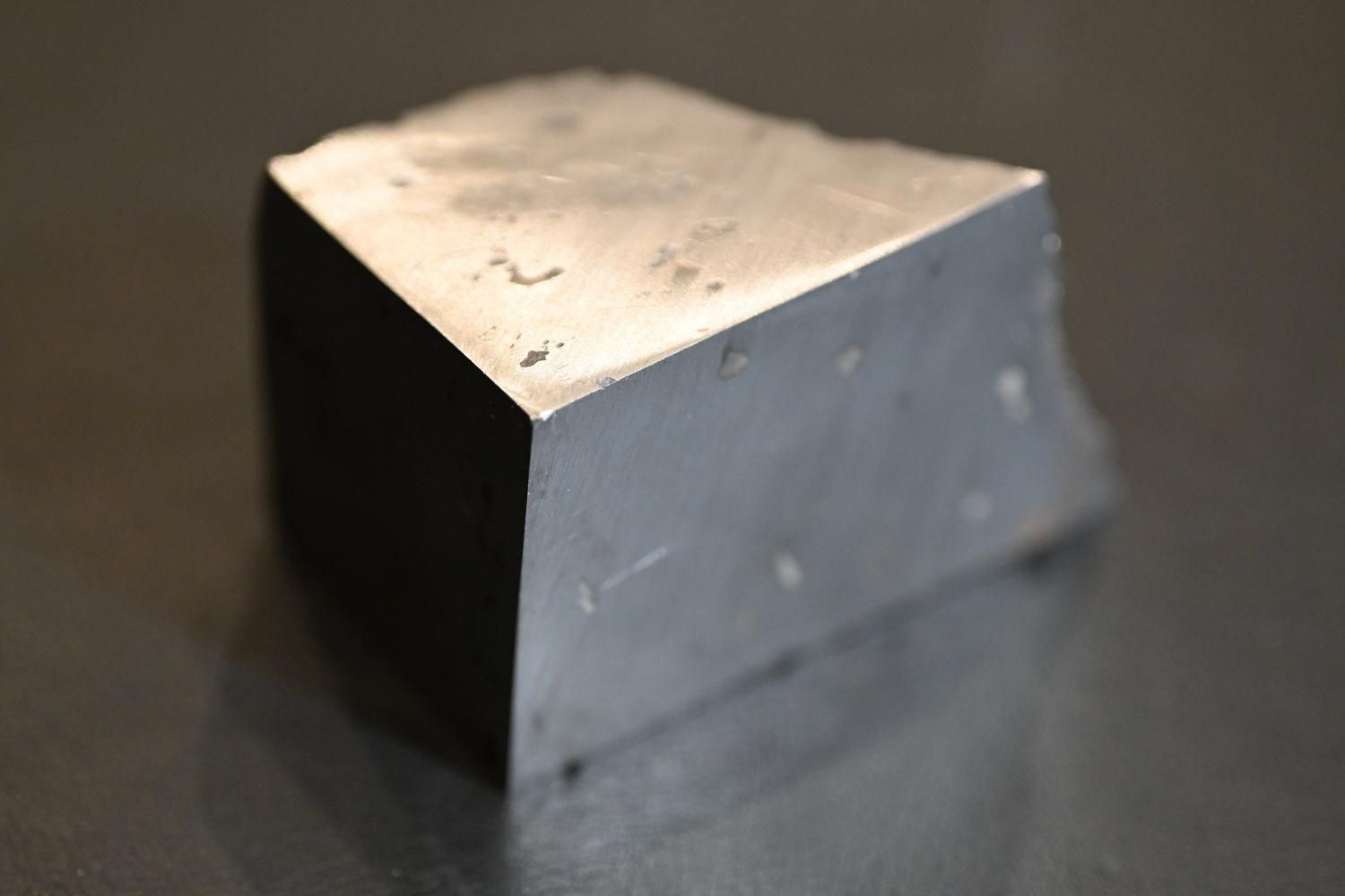 Dronino 鉄隕石 250g ドロニノ Dronino 鉄隕石 250g ドロニノ Dronino【鑑別書付き】ドロニノ