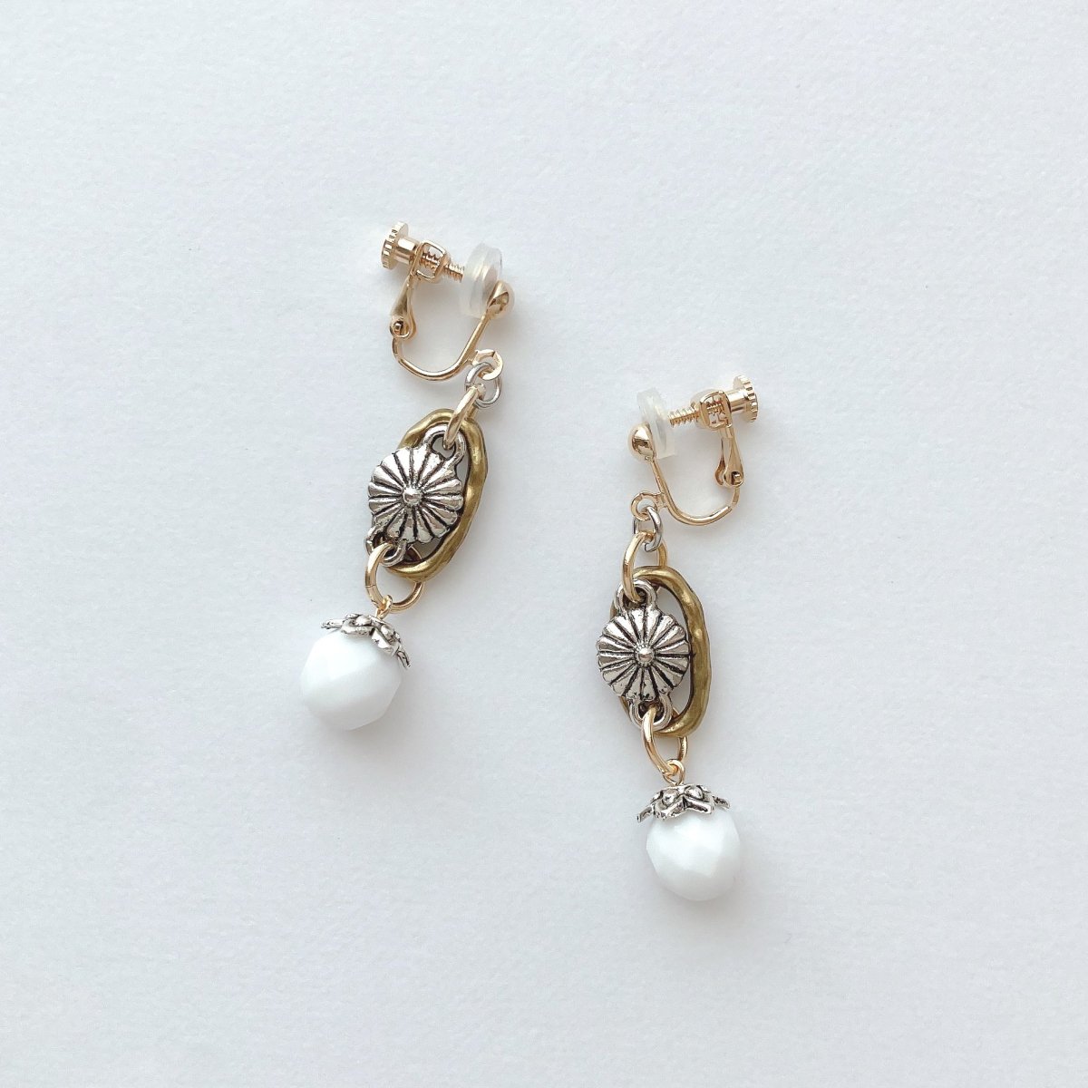 EARRING:WhiteAME0017