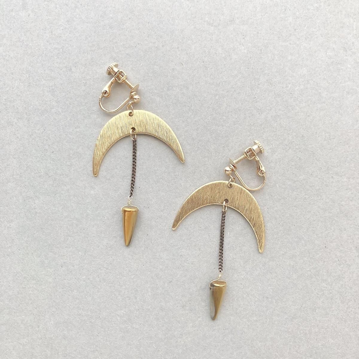 EARRING:Crescent moonSpikeAME0036