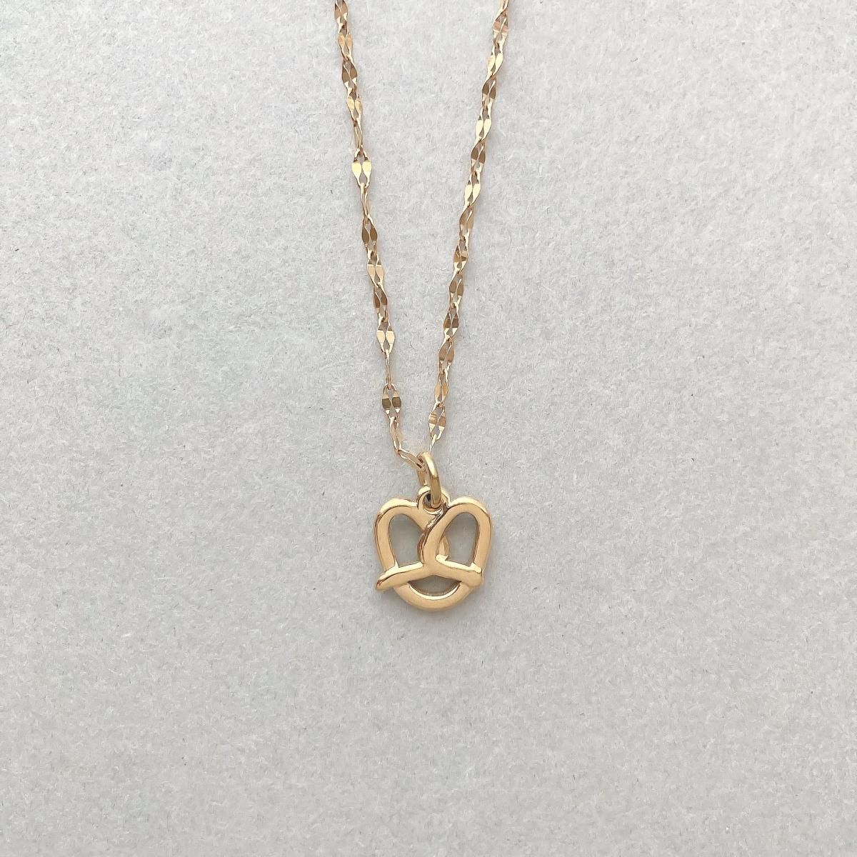 NECLACE:Pretzel-steinless-AMNC0048