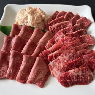 焼肉なべしま定番4点セット(カルビ200g・ハラミ200g・牛タン200g・シマチョウ200g・焼肉のたれ2本・塩コショウ付)