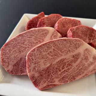黒毛和牛ステーキセット(ロース200g×2枚・赤身100g×4枚・焼肉のたれ1本、塩コショウ付)