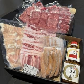バーベキュー用バラエティセット【大人数向け】(黒豚300g・ウインナー500g・シマチョウ500g)(カルビ500g・ハラミ400g・牛タン300g・焼肉のたれ2本・塩コショウ付)