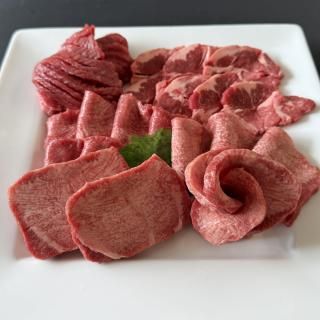 牛タンづくしセット(厚切タン2枚・網切タン先2枚・上タン6枚・タン8枚・タン下8枚・塩コショウ付)