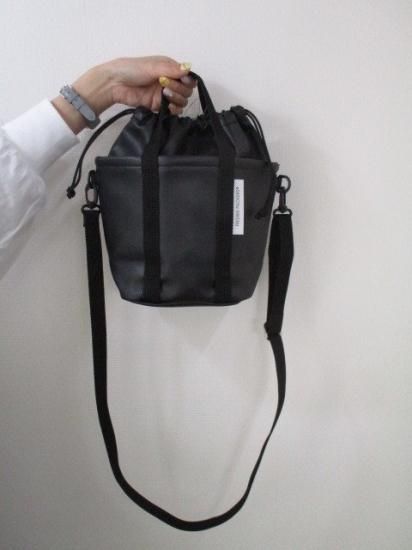 եɥåѥå FREDRIK PACKERSDRAW STRING TOTE MINI ECO LEATHERBLACK