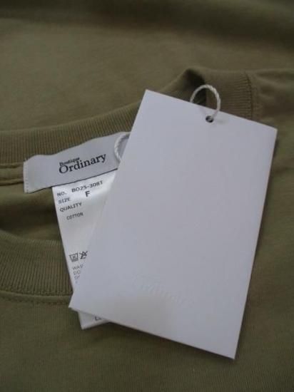 送料無料 ブティックオーディナリー Boutique Ordinary Random Typo Pouch LST-shirt BO25-308T ロンT カジュアル リメイク風 ロゴ KHAKI