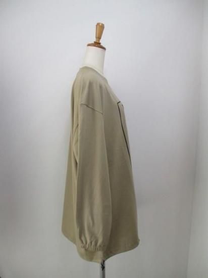 送料無料 ブティックオーディナリー Boutique Ordinary Random Typo Pouch LST-shirt BO25-308T ロンT カジュアル リメイク風 ロゴ KHAKI